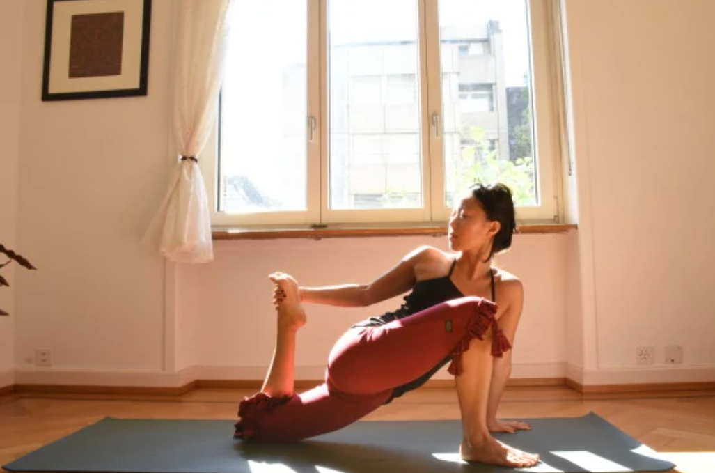4 (2).png Revolved One Leg King Pigeon Pose Prep