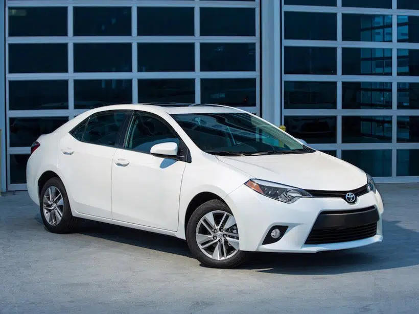 2016_Toyota_Corolla_LE_ECO.jpg