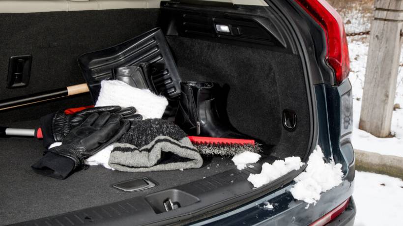 What to Put in Your Winter Roadside Emergency Kit