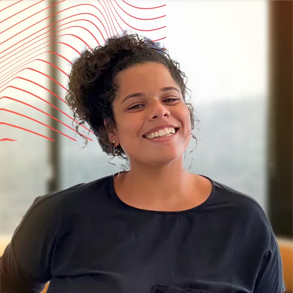 Foto da Lyandra, especialista em mercado imobiliário da MySide