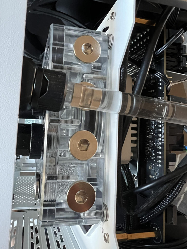 Top view of tight fit bend over EKWB reservoir 