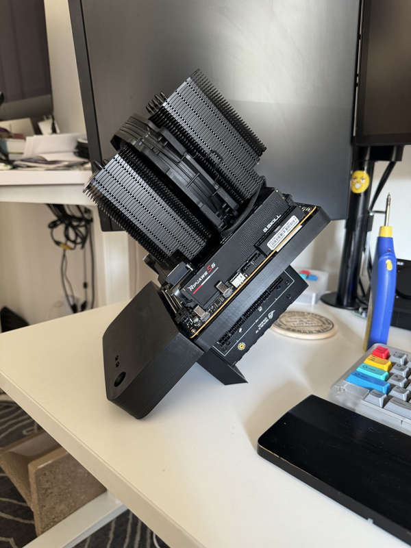 MOS V1 front without GPU