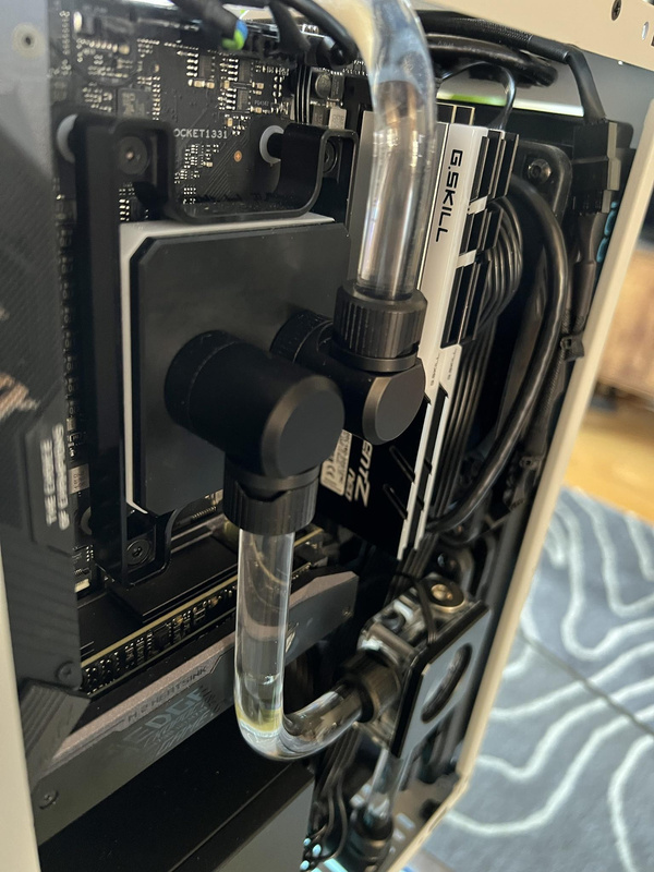CPU block of custom loop in a Ssupd Mesh case