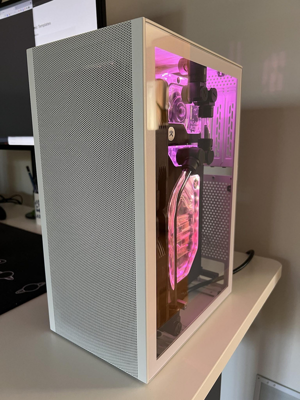 Custom water loop in Ssupd Meshlicious case with pink lighting GPU side