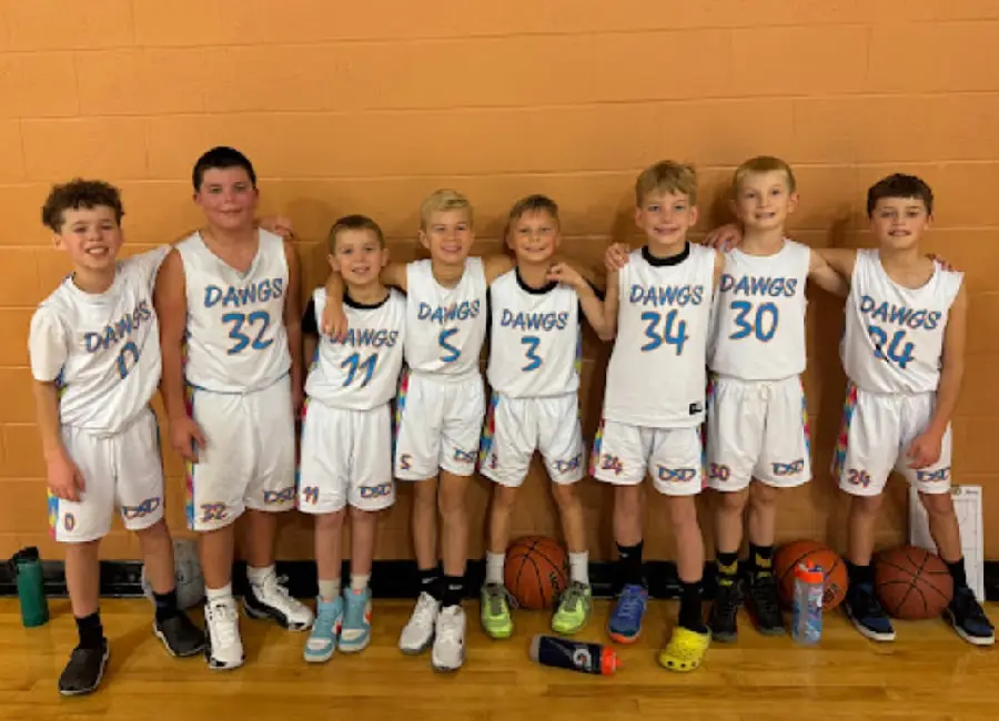 Basketball team photo 4