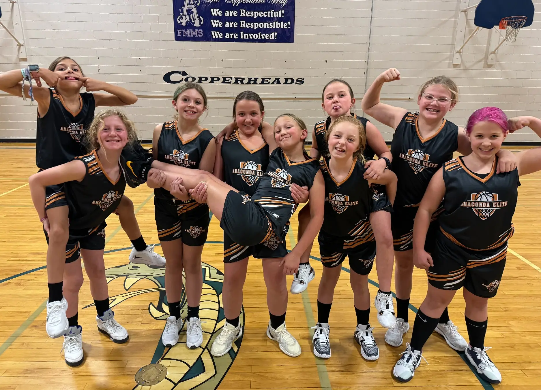 Basketball team photo 7