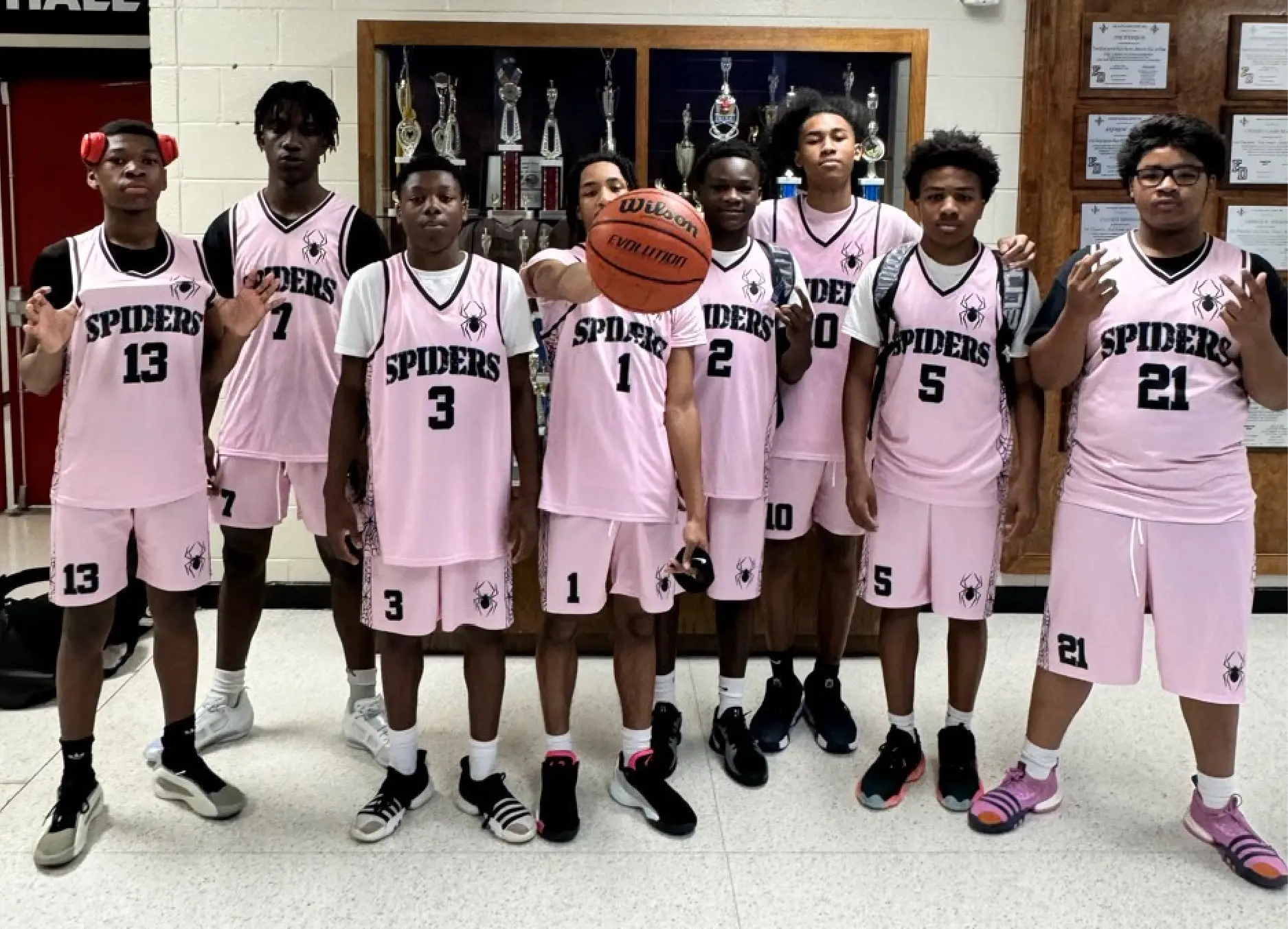 Basketball team photo 17