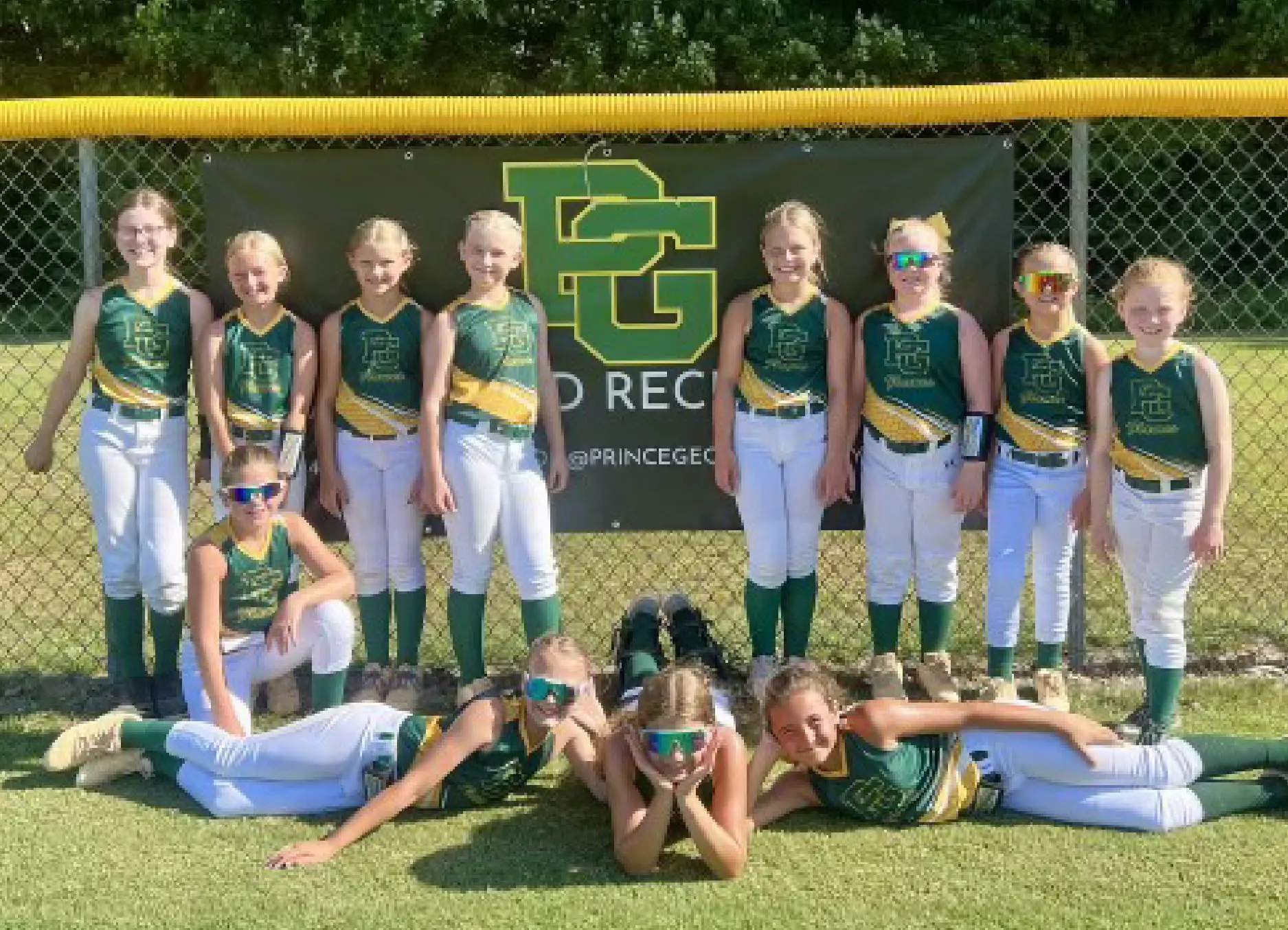 Softball team photo 9