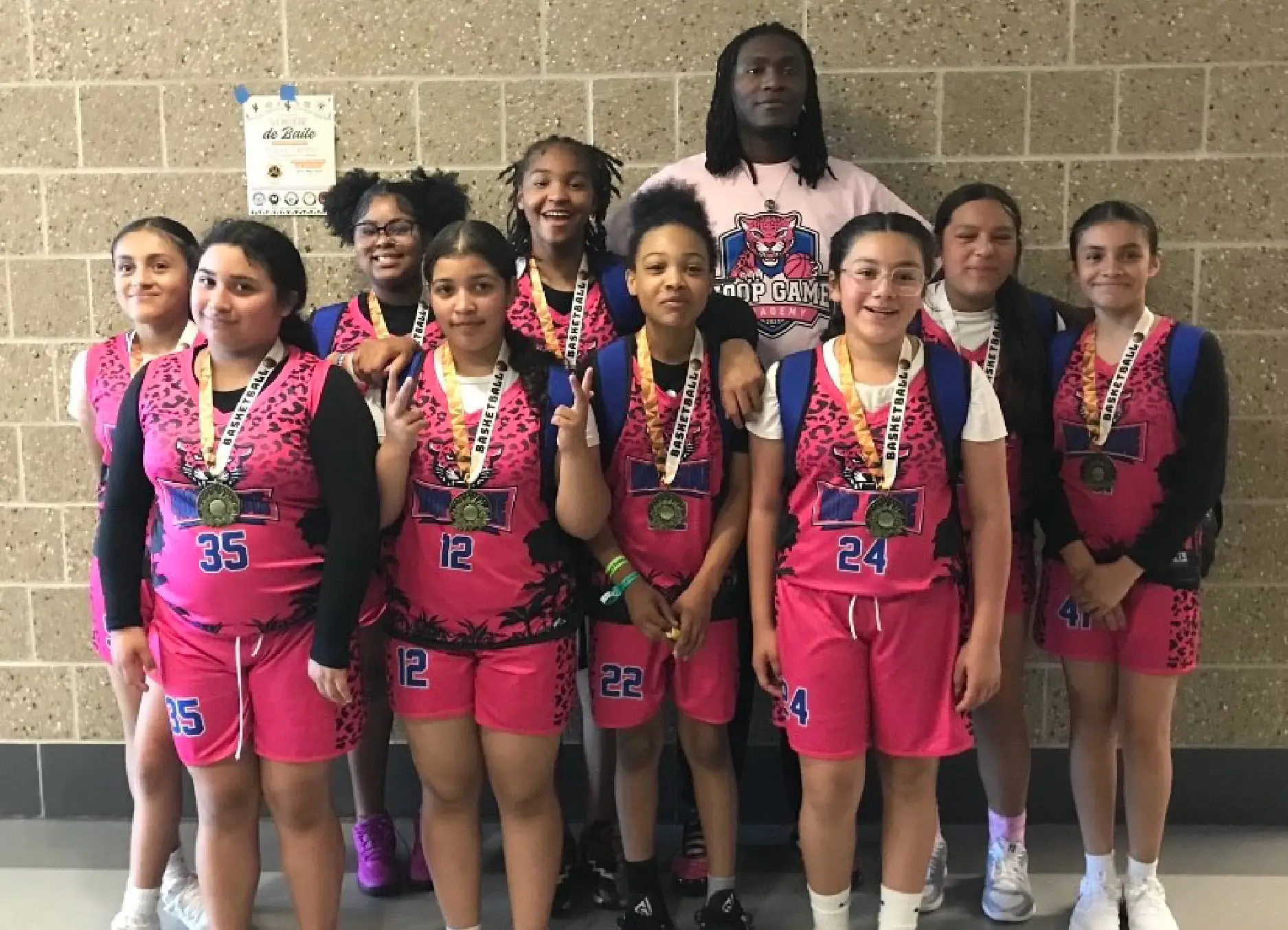 Basketball team photo 18