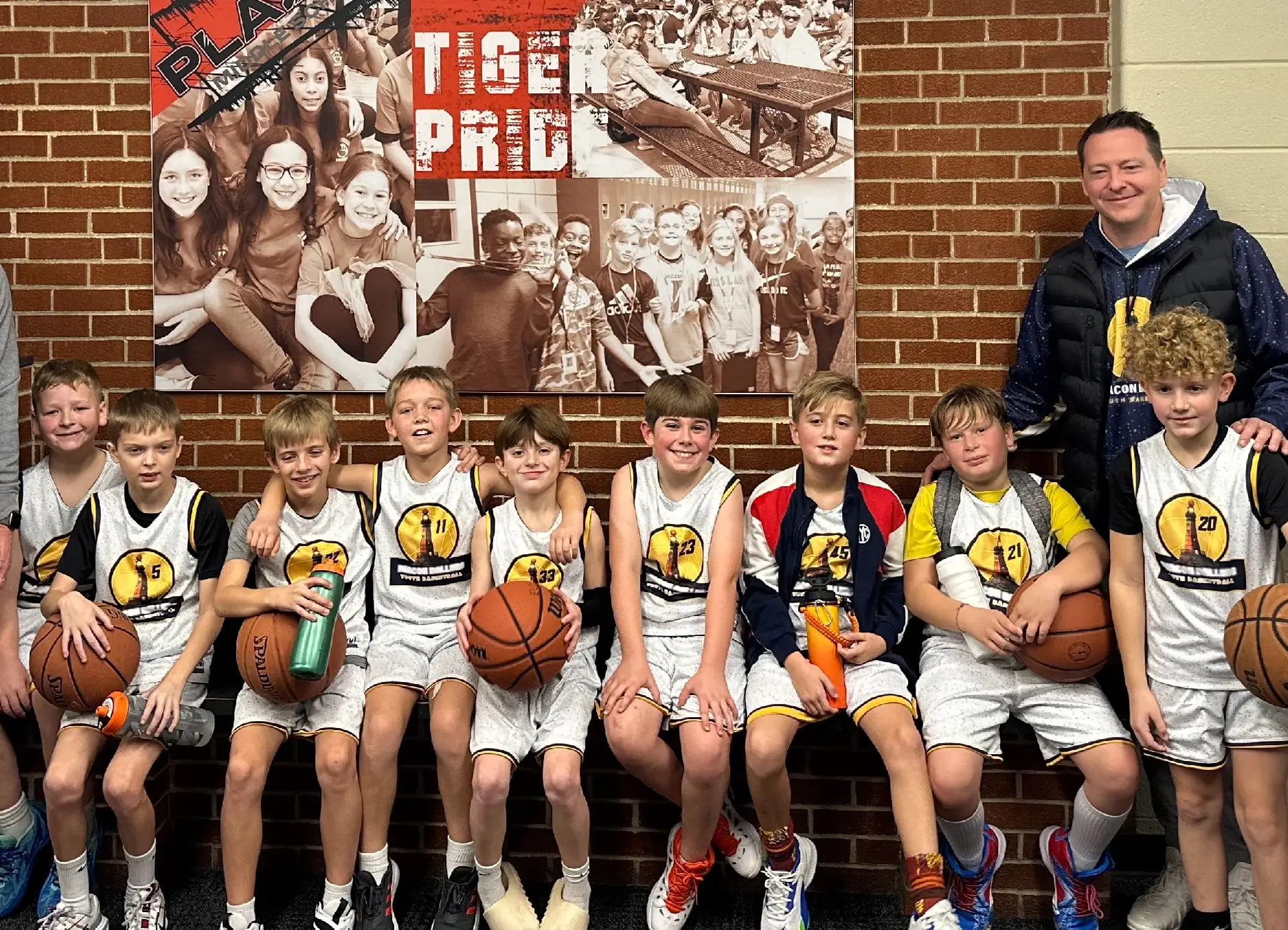 Basketball team photo 8