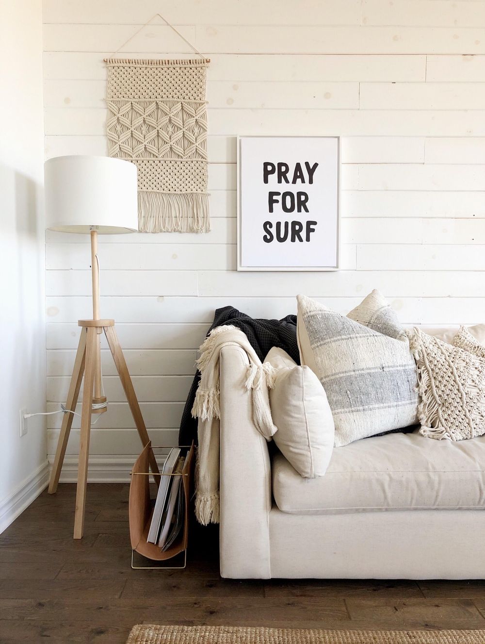 white-float-frame