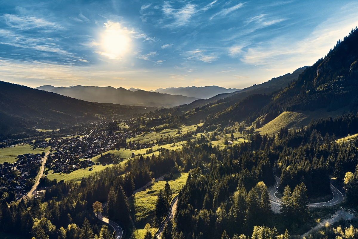 bastian-pudill-Ml3FBXwR6Jk-unsplash Cropped.jpg