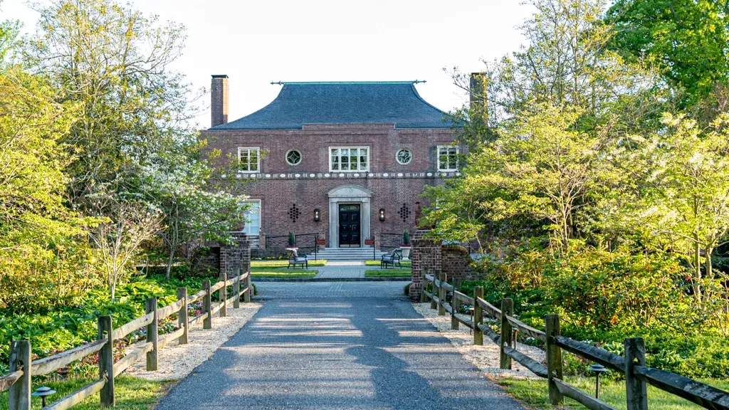 Entrance to Newton White Mansion.