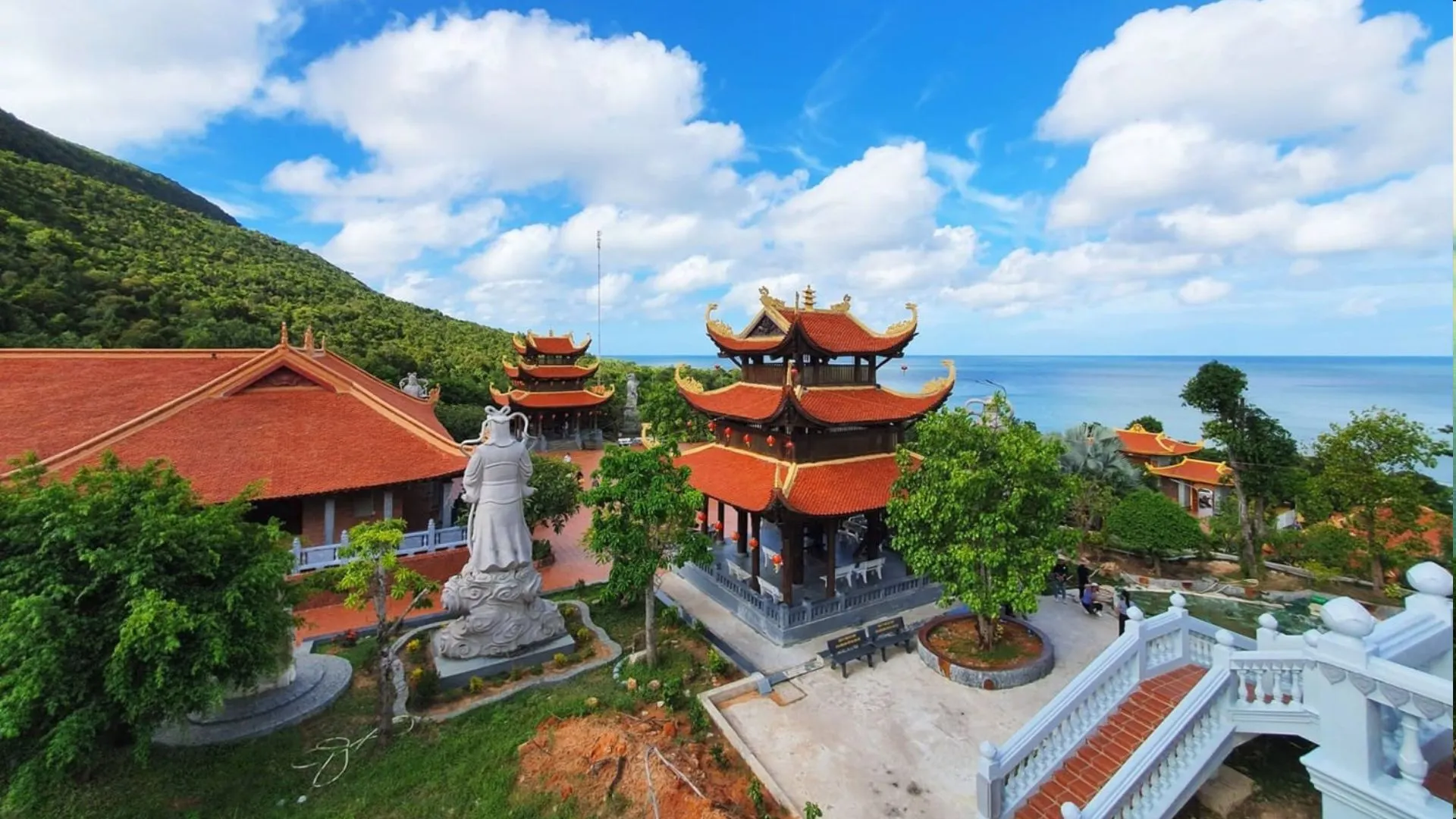 nu-cuoi-me-kong-gioi-thieu-Chua-Ho-Quoc.webp