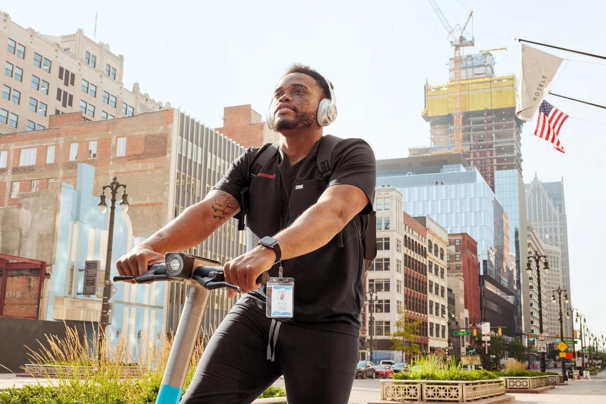 Pros and Cons of Being a Travel Nurse