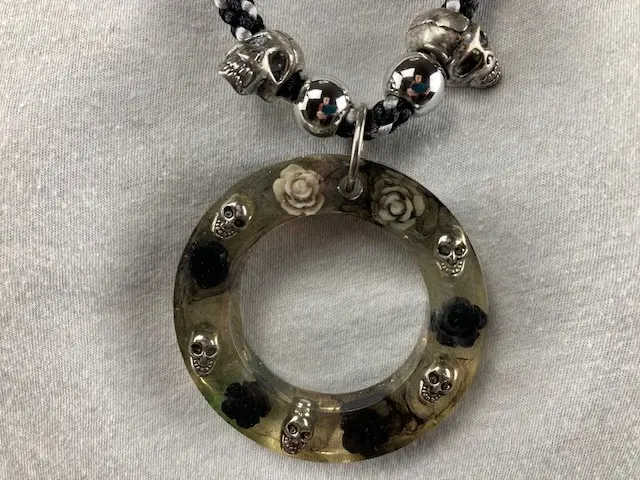 Black and silver Wreath Pendant