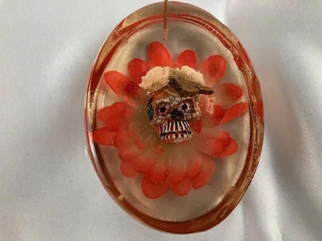 Catrina Memo Holder with White Flowers and Bird Flower Crown
