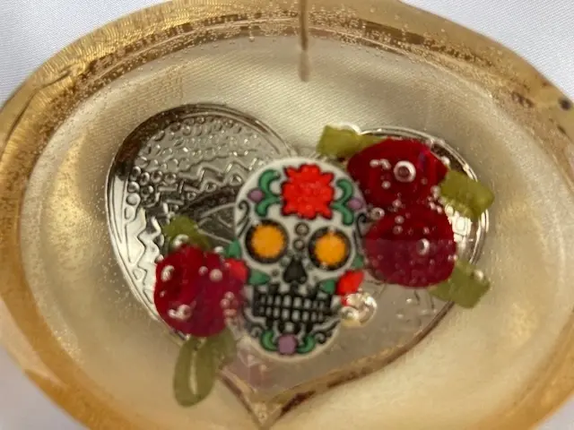 Sugar Skull Memo Holder with Heart and Red Roses