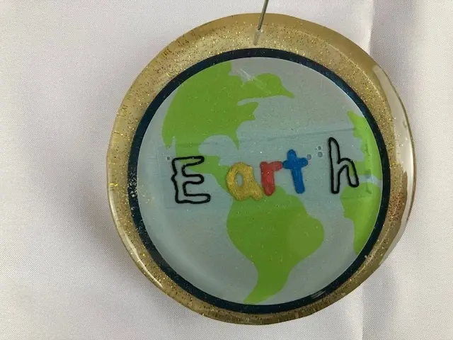 Art in the Earth Memo Holder